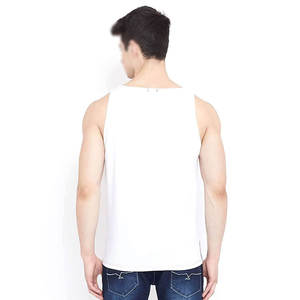 เสื้อกล้ามผู้ชายสีสันตัดกัน ทรงโอ คอวี ลายเรขาคณิต สวมใส่สบาย ระบายอากาศได้ดี ผลิตจากผ้าโพลีเอสเตอร์ถัก เหมาะสำหรับเล่นกีฬา - Product Image 4