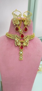 Collier de qualité supérieure avec boucles d'oreilles et maang tikka, parfait pour les mariages, les soirées, les occasions spéciales, ensemble de colliers traditionnels minimalistes. - Product Image 6