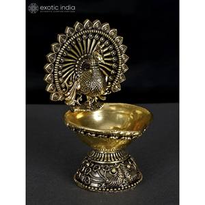 4 Inches Small Superfine Designer Peacock Diya Article en laiton fait à la main pour la décoration intérieure et les cadeaux Fabriqué en Inde - Product Image 3