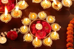 Juego de bandejas decorativas de latón estilo Art Deco para Diwali y Ramadán con 9 lámparas de aceite, diseño redondo artesanal tradicional para uso festivo - Product Image 4