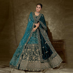 Ensemble Lehenga Choli en velours de créateur, longueur ras du sol, richement orné |   Robe de soirée pour femme, sans plis, séchage rapide, pour mariage et Diwali - Product Image 5