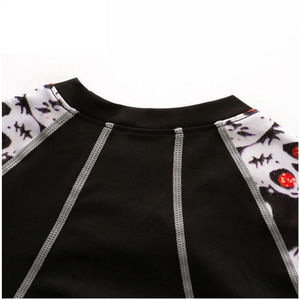 T-shirt de sport noir à manches longues pour homme, coupe ajustée, séchage rapide, respirant, avec logo imprimé numériquement sur le devant, idéal pour l'entraînement MMA – Collection Sportswear Factory - Product Image 4