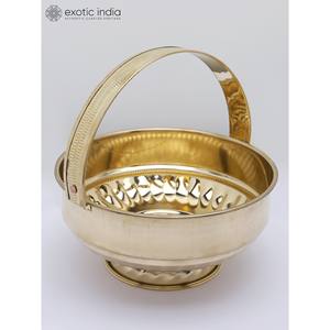 Panier à fleurs Pooja en laiton fait à la main de 8 pouces (Pookudai) Article de décoration indienne en laiton de qualité supérieure fabriqué en Inde - Product Image 3