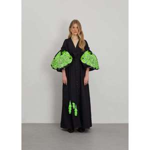 Vestido Largo Bohemio de Algodón Negro para Mujer con Bordado Verde Neón, Manga Globo, Cuello en V, Cintura con Lazo y Borlas - Product Image 1