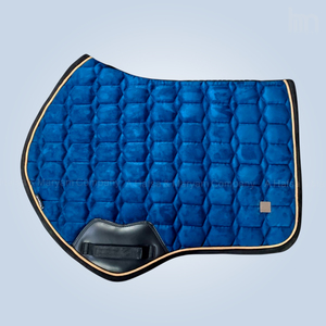 Tapis de selle anatomique en cuir suédé/tissu de qualité supérieure, matelassage hexagonal, pour le saut d'obstacles, vente en gros, logo personnalisé, OEM - Product Image 1