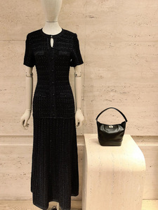 Vestido casual francés de alta resistencia con cuello redondo, mangas abullonadas brillantes y diseño hueco de diamantes. - Product Image 4