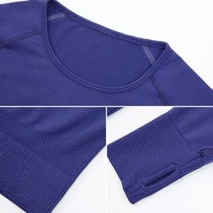 Ensemble de vêtements de sport respirants pour femmes, taille haute, sans couture, avec short de yoga uni à taille élastique et logo sur le devant - Product Image 6