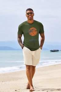 Camiseta de Manga Corta Verde Oliva para Hombre con Estampado de Palmeras al Atardecer, Cuello Redondo Informal, Algodón Jersey, Corte Regular - Product Image 6