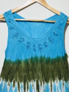 Túnica Boho sin Mangas para Mujer, Color Azul Cielo, con Estampado Tie-Dye y Cuello Redondo |   Vestido Casual Holgado de Verano con Corte Acampanado de Calidad Premium - Product Image 2