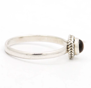 Bague minimaliste artisanale en argent sterling 925 massif Memoria Jewels avec pierre naturelle œil de tigre sertie clos, bijoux de mariage et de fête - Product Image 6