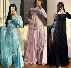 Ensemble de costume de luxe pour femme en tissu brodé doux et lourd avec travail de perles fantaisie, palazzo en crêpe français et dupatta de créateur - Product Image 2