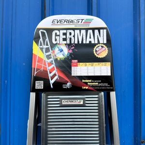 Escalera multiusos de aluminio con diseño estable y agarre seguro. - Product Image 2