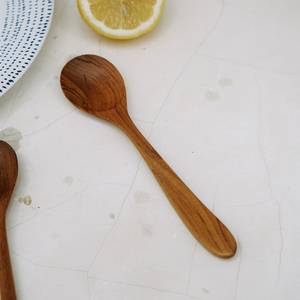 Cuillère de cuisine en bois naturel écologique pour remuer, mélanger et servir les aliments - Product Image 1