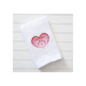 Mignon coeur en comptoir admirable brodé fabricant main personnalisé pur GOTS certificats séchage rapide vente chaude torchon - Product Image 1