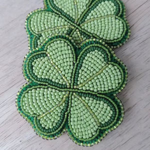 Cadena de rosario con cuentas facetadas de turquesa en forma de rondel, envueltas en alambre de plata de ley con rodio negro y dije de moneda - Product Image 1