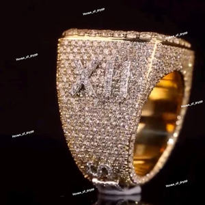 Anillo de Plata 925 con Diamante Moissanita y Detalle de Baguette, Anillo de Diseño para Hombre, Estilo Hip Hop de Lujo - Product Image 2