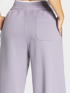 Pantalones Deportivos de Mujer con Logotipo Personalizado, Color Lavanda con Líneas en Contraste, Estilo Holgado Informal, Joggers de Felpa, Calidad Premium - Product Image 5