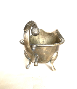 Salsera de Metal Vintage con Asa de Bola Decorativa, Base de Trípode y Borde de Cuerda, Servidor de Salsas de Latón Puro de Alta Calidad - Product Image 2