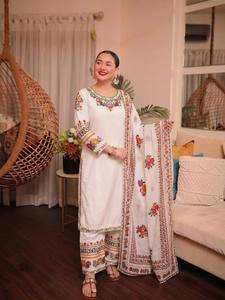 Ensemble de costume ethnique pour femmes en crêpe français lourd avec broderie et dupatta en georgette - Product Image 2