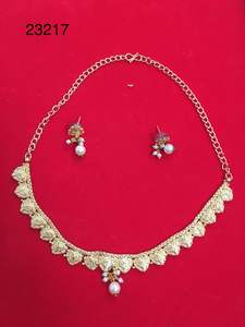 MOLL JEWELLERS Ensemble Collier et Boucles d'Oreilles Tendance en Alliage de Zinc Plaqué Or 24K, Motif Floral, Zircon, Cadeau de Mariage pour Femme, 0,3m - Product Image 4