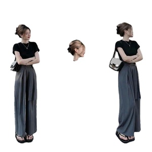 ชุดเซ็ตสองชิ้นสำหรับฤดูร้อน เสื้อผ้าผู้หญิง สวมใส่สบาย แฟชั่นธรรมชาติ ซักได้ บรรจุภัณฑ์แบบกำหนดเอง จากผู้ผลิตในเวียดนาม - Product Image 1