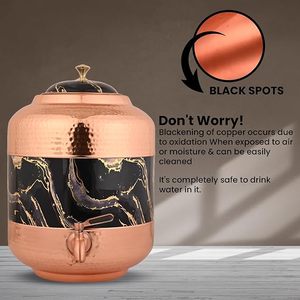 Distributeur d'eau en cuivre avec motif marbré noir et or et robinet pour usage domestique - Product Image 2