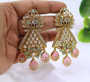 Boucles d'oreilles pendantes en laiton massif plaqué or avec moissanite de qualité supérieure, magnifiques et tendance, pour les tenues de mariage et les soirées féminines - Product Image 4