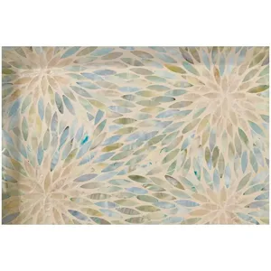 Bandeja rectangular de nácar verde azulado claro con motivos florales simétricos y radiantes, con recortes laterales. - Product Image 4