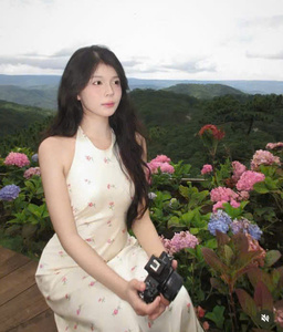 Vestido Maxi Elegante Blanco con Estampado Floral para Mujer, Diseño OEM ODM, Cuello en V, Espalda Descubierta, Lazo, Corte Ajustado - Product Image 5