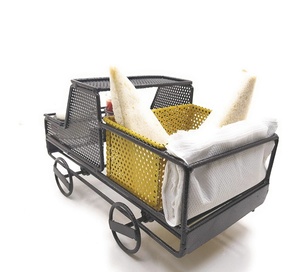 Plateau de service en métal fiable avec compartiments séparés pour servir des snacks, des chips, des bonbons et des fruits secs à la maison - Product Image 6