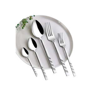 13. Ensemble de couverts de luxe 4 pièces en acier inoxydable, finition miroir, avec poignée torsadée moderne, couverts ergonomiques en métal - Product Image 6