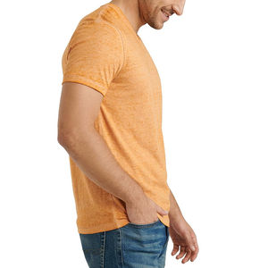 Camiseta de hombre a la moda, de algodón mezclado, diseño moderno, informal, ligera y de tela suave para el verano. - Product Image 2