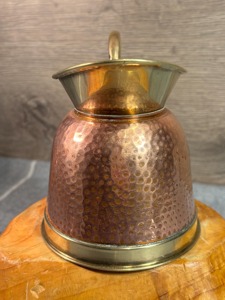 Pichet vintage en cuivre martelé avec garniture et poignée en laiton pour boissons - Product Image 6