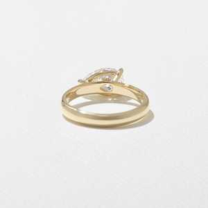 Bague de fiançailles solitaire en diamant de laboratoire East West Pear, minimaliste, délicate, pour un usage quotidien, bijoux élégants en or massif 14k 18k - Product Image 4