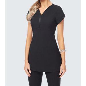Haut de travail rose à manches courtes et col en V pour femme, idéal pour salon de beauté, personnalisable avec logo, respirant, 65% polyester 35% coton, Wexturn Wears, tailles XS-5XL - Product Image 4