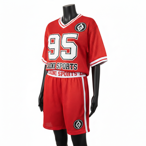 Conjunto de pantalón corto de malla de poliéster de secado rápido de alta calidad, 220 GSM, con panel de rayas rojas y blancas, corte holgado, logotipo con impresión por transferencia térmica. - Product Image 6