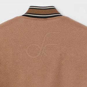 เสื้อแจ็คเก็ตวาร์ซิตี้แบบสปอร์ต ดีไซน์ทันสมัย เนื้อผ้านุ่ม สวมใส่สบาย เหมาะสำหรับชุดลำลองประจำวัน น้ำหนักเบา - Product Image 5