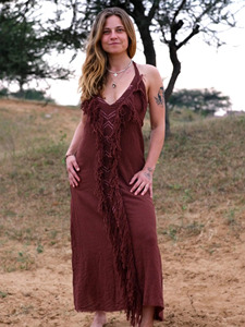 Elegante Vestido Maxi Verde Oliva de Algodón Hecho a Mano con Cuello Halter y Bordado Geométrico Intrincado y Delicado para un Estilo Bohemio - Product Image 4