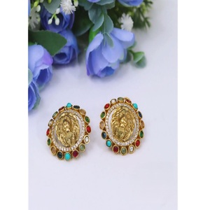 Pendientes de tuerca de moissanita Kundan chapados en oro de latón de la mejor calidad, a la moda, para mujer, para bodas y fiestas. - Product Image 1