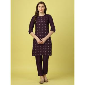 DISEÑADOR RAYON BORDADO SECUENCIA TRABAJO KURTI CON PANT VINO - Product Image 1