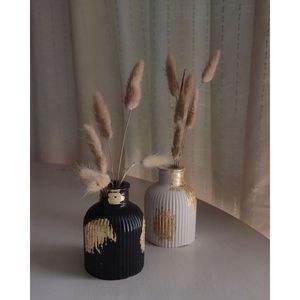 Jarrón Decorativo de Resina para Espacios Modernos, Diseño Elegante para Interiores - Product Image 2