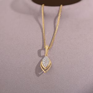 Collier pendentif en or jaune avec diamant taille marquise, chaîne maille forçat, style classique pour femme - Product Image 2