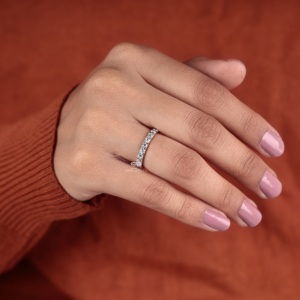 แหวนแต่งงานเพชรทรงกลมเพาะเลี้ยงแบบเต็มวง ประดับเพชรแบบพาเว่ ทองคำขาว 14K แหวนครบรอบสำหรับผู้หญิง ขายส่ง - Product Image 3