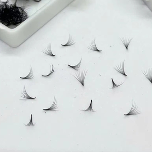 ขนตาปลอมแบบพัดสำเร็จรูป PBT Lash Cashmere จากเกาหลี แบบฐานแคบ ปลายแหลม สีดำด้าน ให้ความหนาแบบวอลลุ่ม ขายส่งจำนวนมาก - Product Image 1