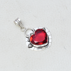 Pendentif en grenat rouge en forme de cœur, collier en argent 925 fait main avec pierres précieuses, cadeau pour elle - Product Image 3