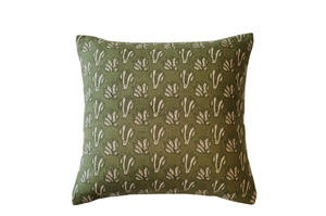 Funda de Almohada Hecha a Mano en India con Nuevo Diseño Floral en Color Verde, Funda de Cojín de Algodón con Estampado a Mano para Sofá, Cama o Decoración - Product Image 2