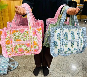 กระเป๋าโท้ทลายดอกไม้ขนาดเล็กแบบมีระบาย พร้อมโบว์ผ้าฝ้ายสำหรับผู้หญิง สั่งทำโลโก้ได้ มีหลายสีให้เลือก - Product Image 2