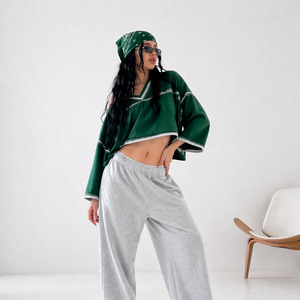 เสื้อยืดสตรีทแวร์สุดฮิตประดับเพชรเทียมสไตล์ Y2K ลายกราฟิก คอวี ขายส่ง เสื้อเจอร์ซีย์อเมริกันฟุตบอลแบบ OEM - Product Image 3