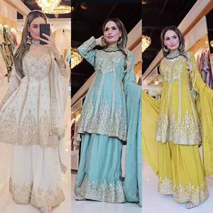 Elegante Traje Étnico de Seda Bordada en Verde Menta con Pantalón Palazzo de Manga Larga y Dupatta, Estilo Pakistaní - Product Image 2