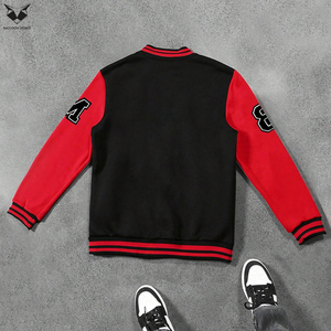 Chaqueta Varsity Personalizada con Número 13 Bordado para Hombre, Chaqueta Bomber Negra con Parches Rojos, Chaqueta de Béisbol Oversize de Forro Polar Estilo Urbano - Product Image 4